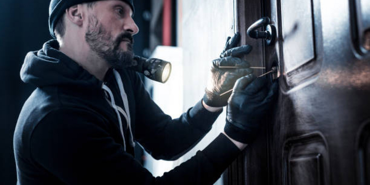 Hoe Beveiligen Slotenmakers Huizen Tegen Inbrekers?