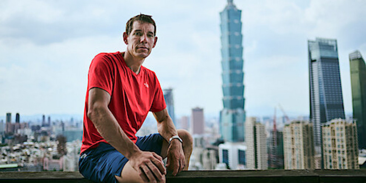 Climber's Ascent of Taipei 101 – Challenge & Rhythm