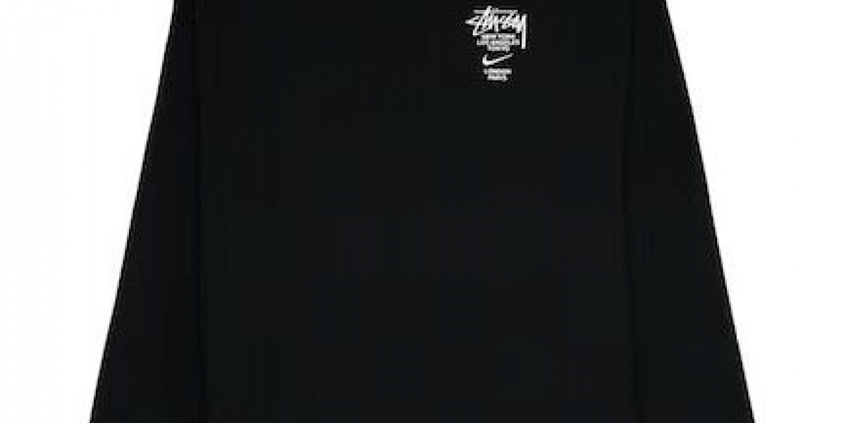 Why Stüssy Hoodies Dominate Streetwear Fashion