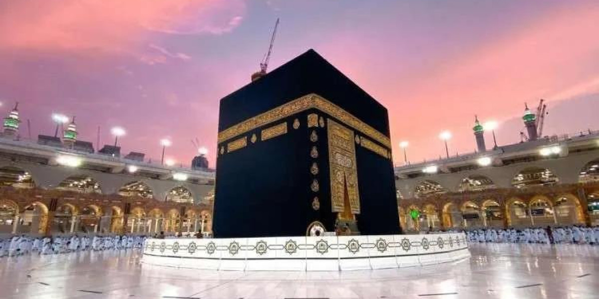 April Umrah Packages 2026 – Book Before Prices Rise  | Contact us