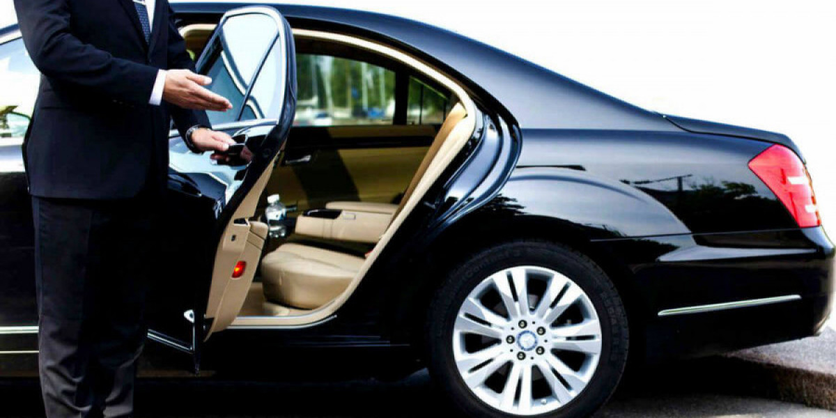 Book Private Car Dubai Airport for Family Travel in Dubai
