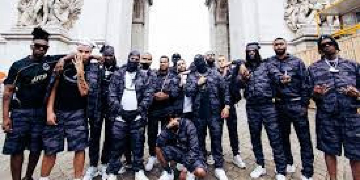 Essentials Hoodie: The Modern Uniform of Minimal Streetwear