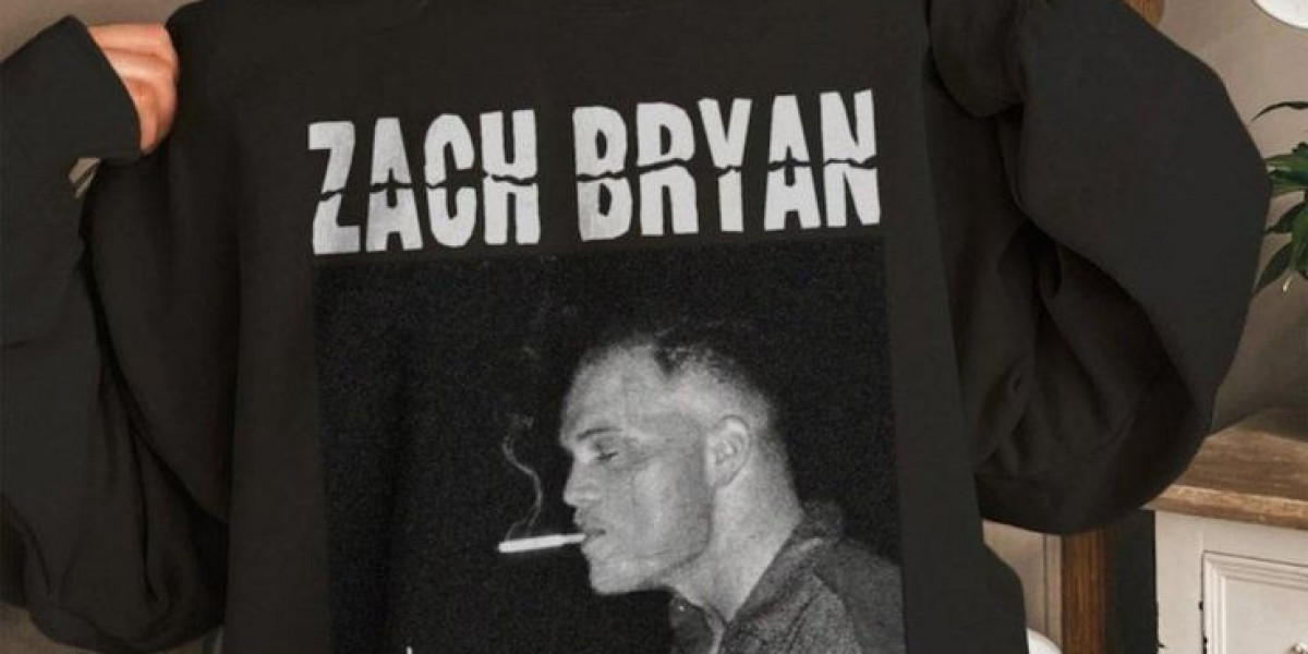 Zach Bryan Merch & CDG Hoodie Outfit Ideas That Stay Fresh