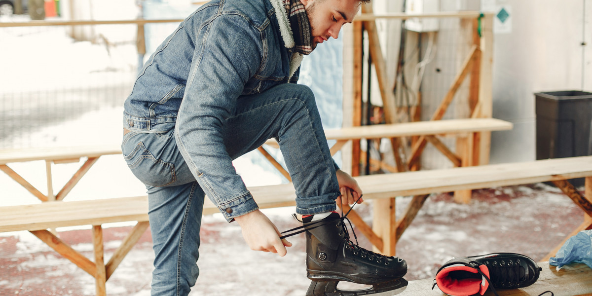 Deck Staining Services in Toronto: How to Prepare, Apply, and Maintain Wood Deck