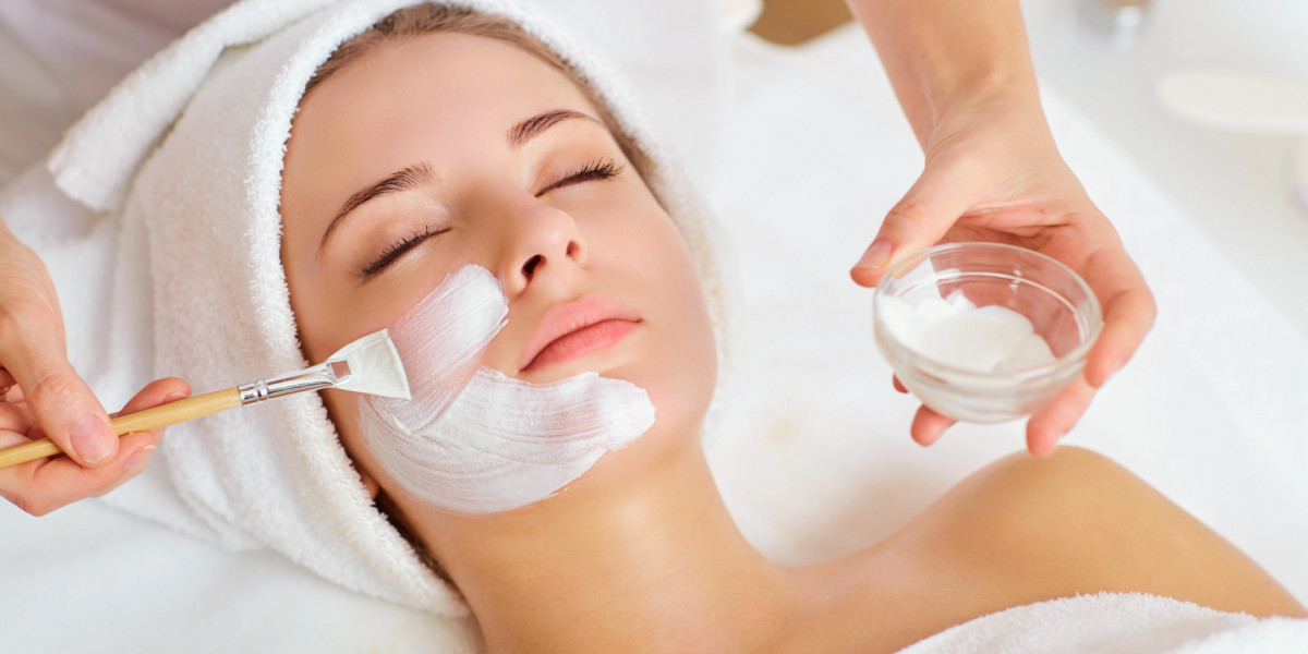 Step-by-Step Breakdown of a Professional Deep Cleansing Facial
