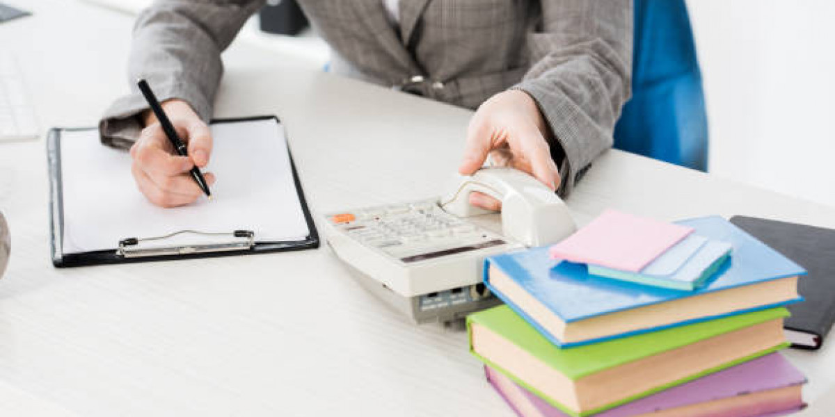 UK Academic Support for Complex Coursework in Architecture and Finance Studies