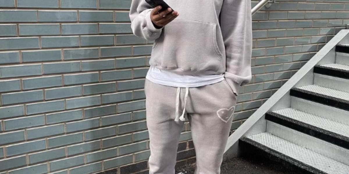 How Carsicko Tracksuit and Sp5der Hoodie Build Strong Street Style Identity